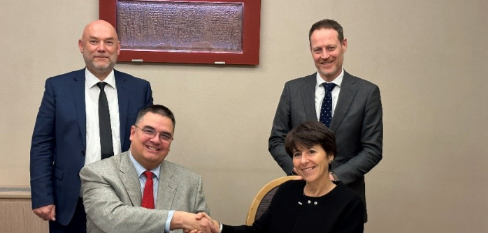 Photo, signature du contrat entre ÉS et Eramet